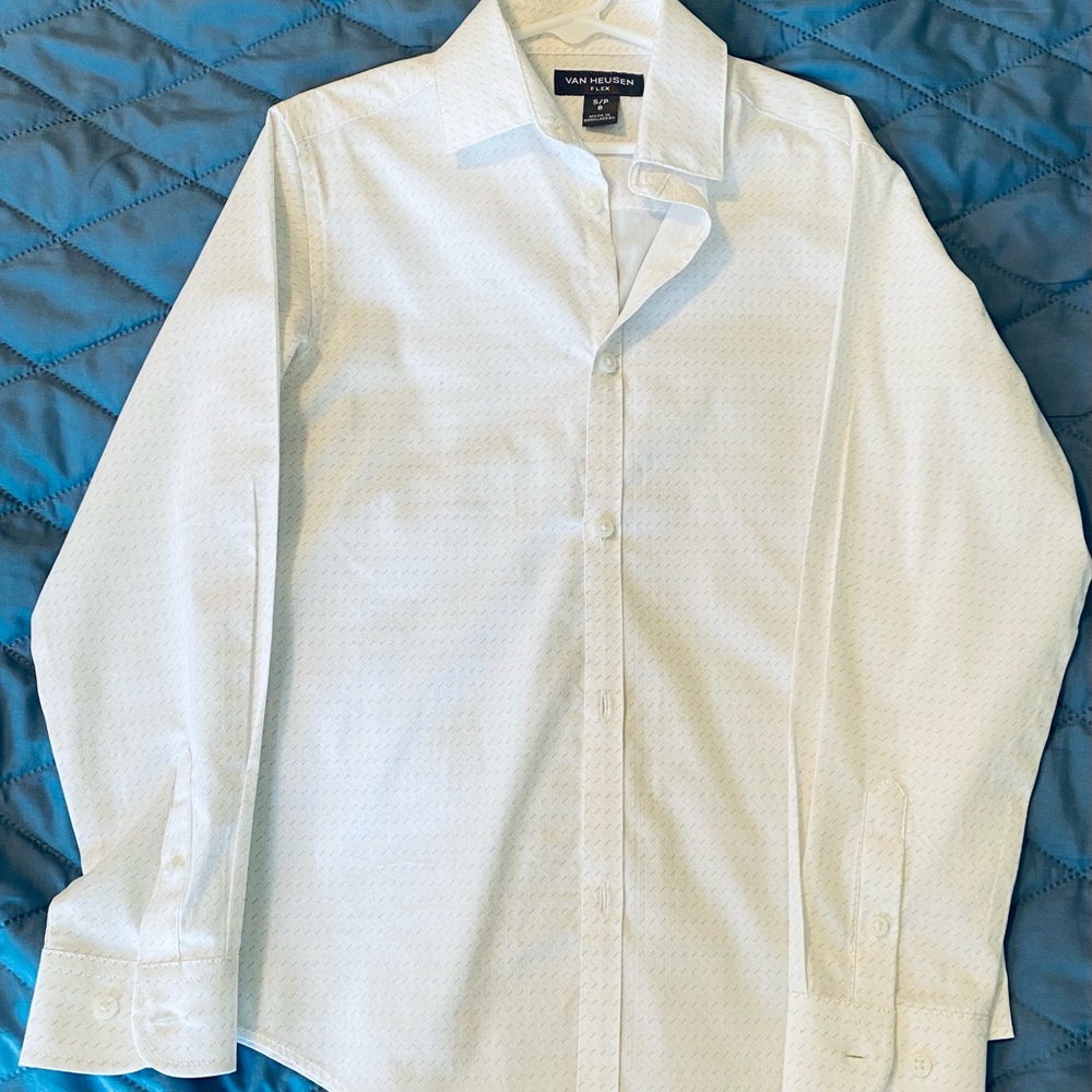 Van Heusen Men's Light Blue Dress Shirt